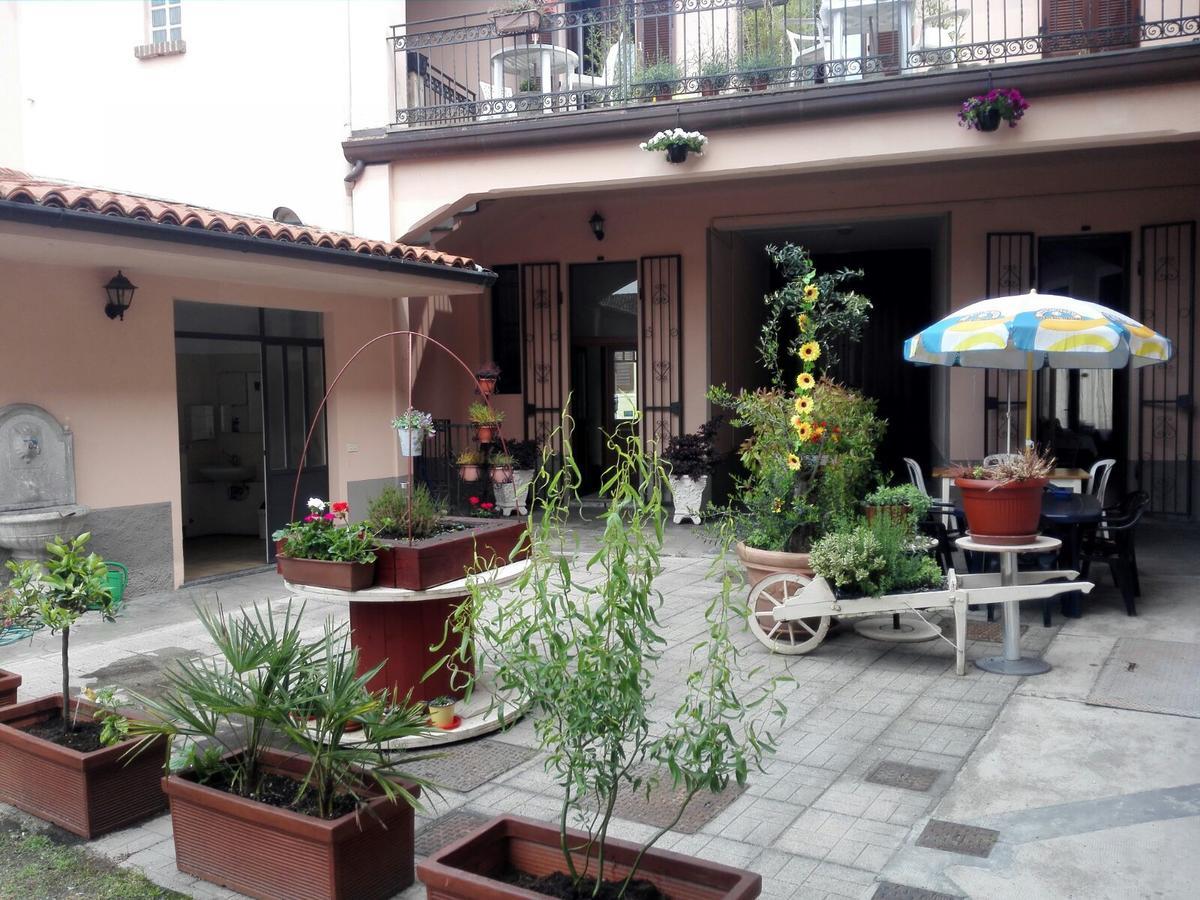 Hôtel La Corte Del Poeta à Buscate Extérieur photo