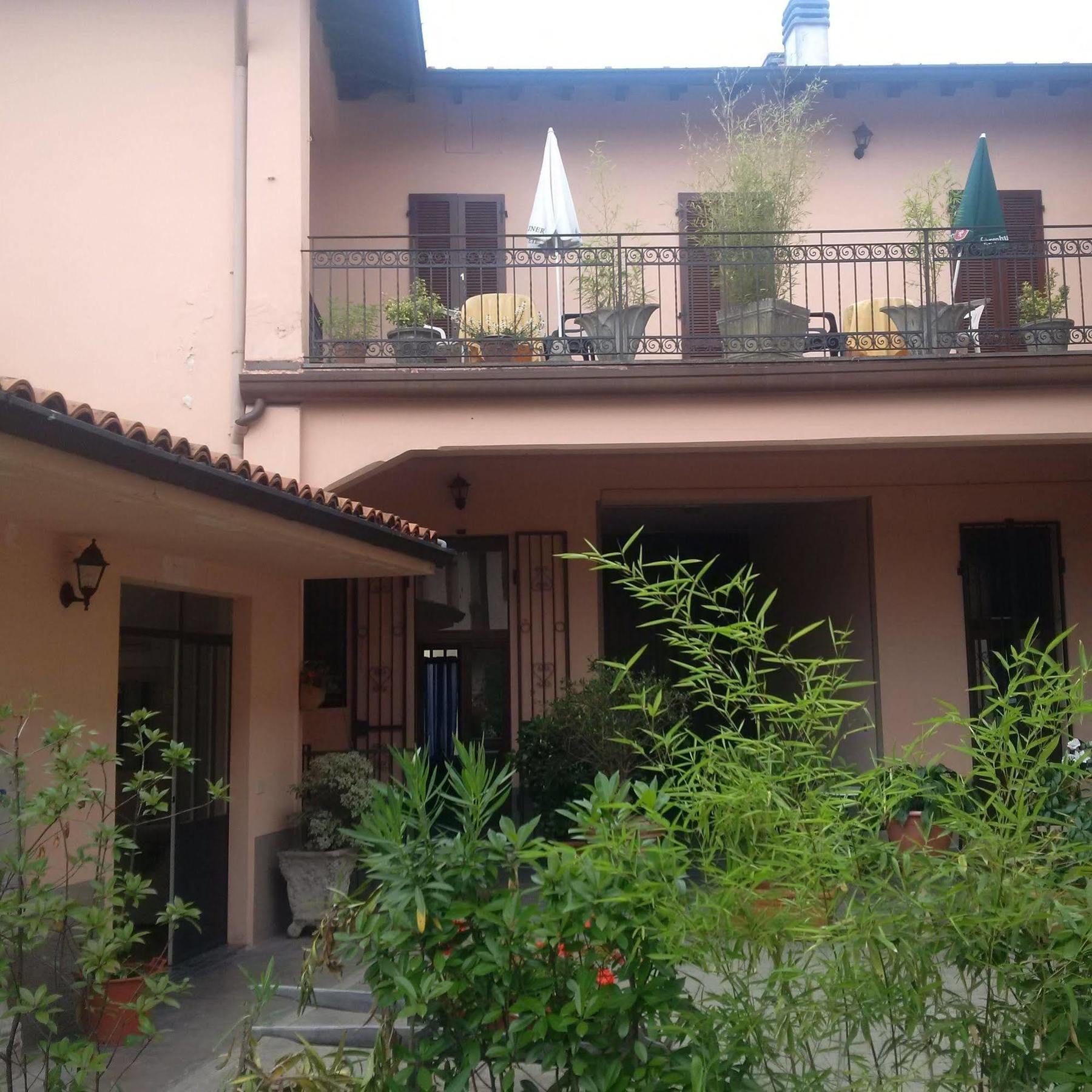 Hôtel La Corte Del Poeta à Buscate Extérieur photo