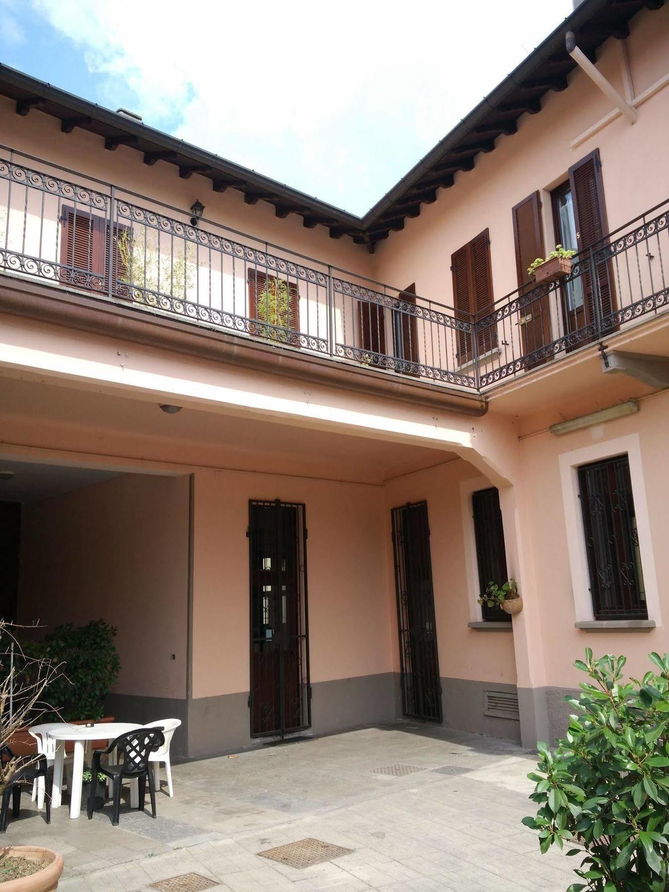 Hôtel La Corte Del Poeta à Buscate Extérieur photo