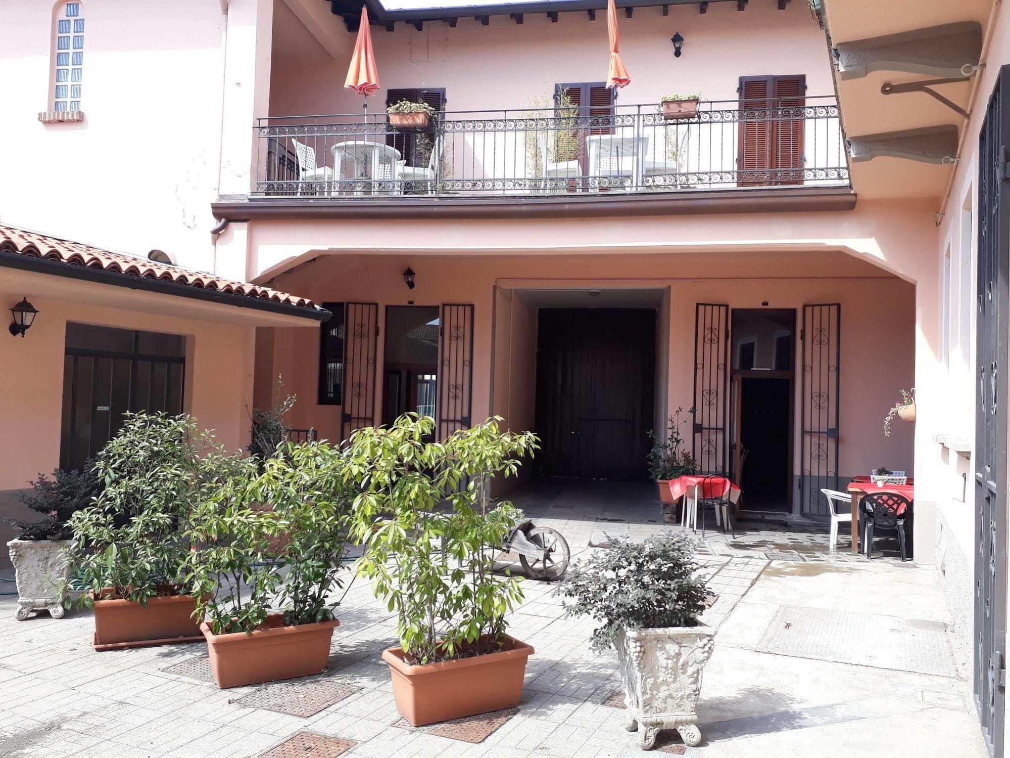 Hôtel La Corte Del Poeta à Buscate Extérieur photo