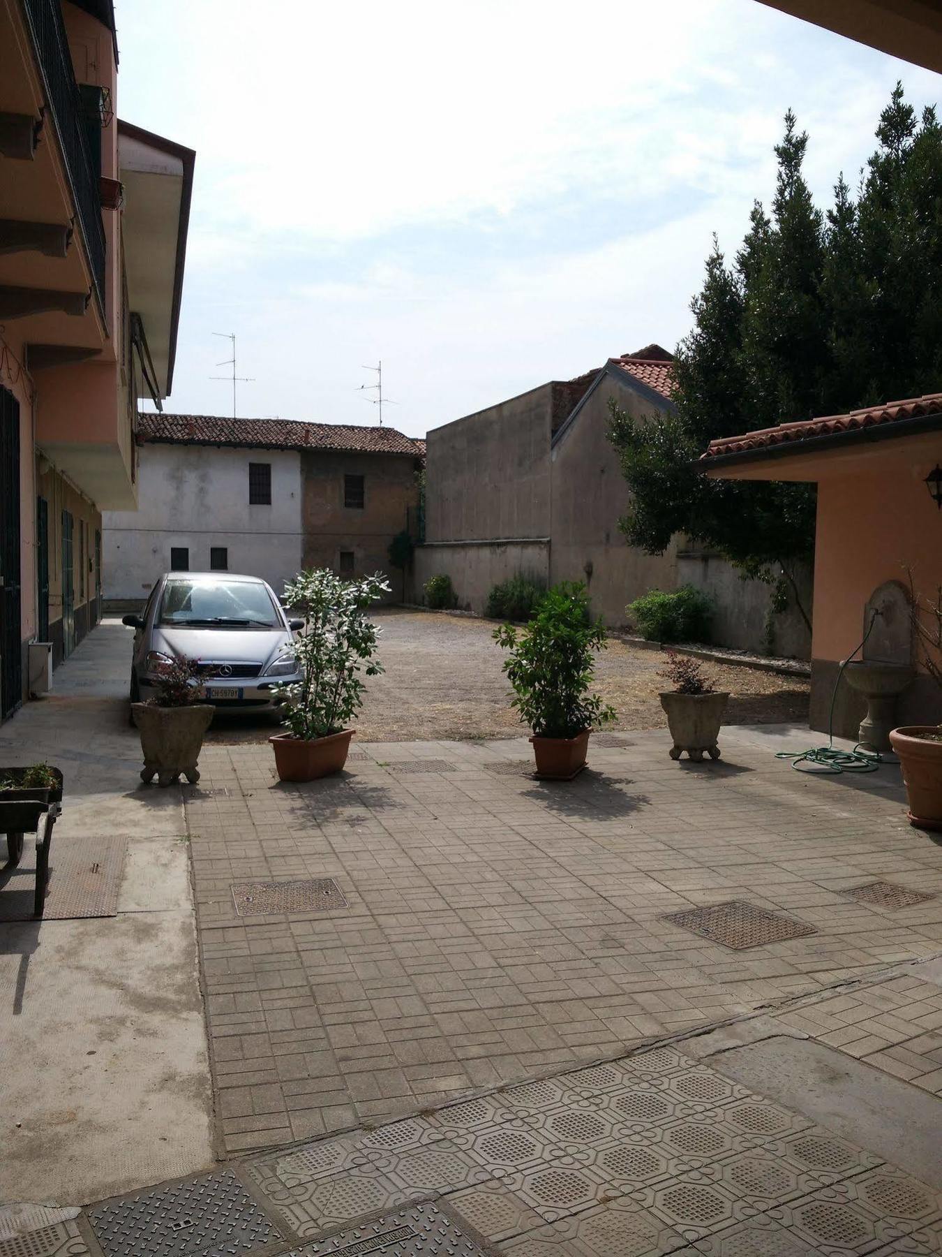 Hôtel La Corte Del Poeta à Buscate Extérieur photo